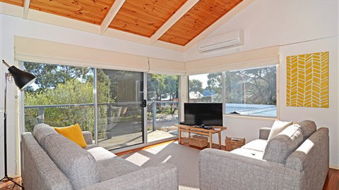 Barrakee Beach House - Anglesea - Holiday Sunshine Coast 0