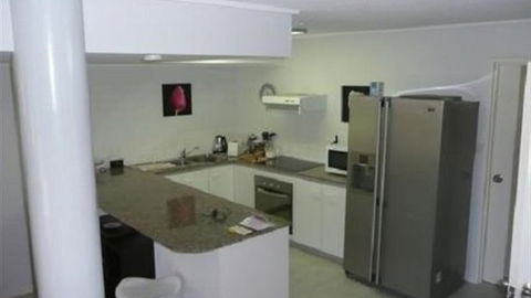 Waterfront Villa Tarni 14 - Holiday Sunshine Coast 2