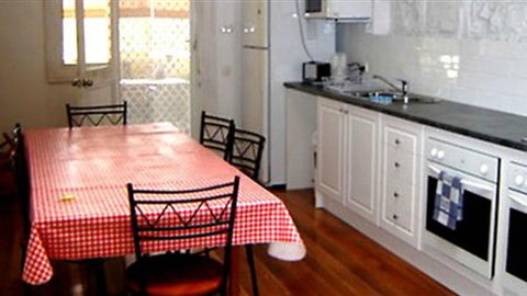 Williamstown Junction Guest House And Lodge - Sunshine Coast Tourism 3