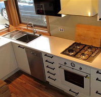 Wallace's - Crystal Creek Chalet 1 - Sunshine Coast Tourism