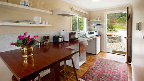 Argus Hill - Daylesford - Sunshine Coast Tourism 1