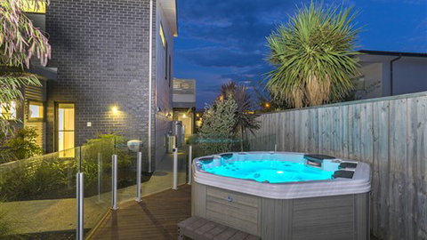 Serenity Torquay Ocean View: Luxury Beachfront - Sunshine Coast Tourism 5