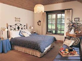 Adelaide Hills Country Cottages - Gum Tree Cottage - Holiday Sunshine Coast 2