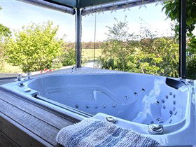 Away To Relax Massage Getaways At Welcome Springs B&B Retreat - Holiday Sunshine Coast 0