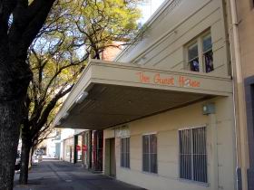 Backpack Oz And The Guest House - Sunshine Coast Tourism 3