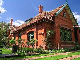 Buxton Manor - Garden And Loft Apartment - Sunshine Coast Tourism 2