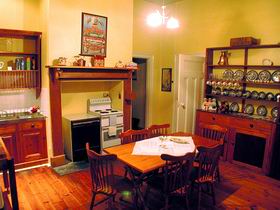 Buxton Manor - Garden And Loft Apartment - Sunshine Coast Tourism 1