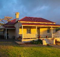 Charlie Bates Cottage - Holiday Sunshine Coast