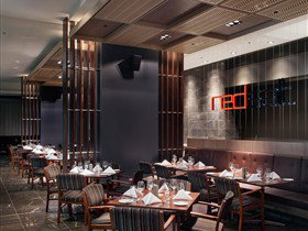 Crowne Plaza Adelaide - Holiday Sunshine Coast 2