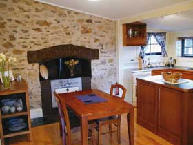 Georgie's Cottage - Sunshine Coast Tourism 1