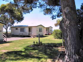 Hillview Caravan Park - Sunshine Coast Tourism 0