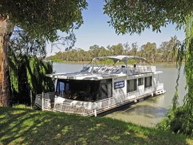 Boats And Bedzzz - The Murray Dream Self-contained Moored Houseboat - Sunshine Coast Tourism 0