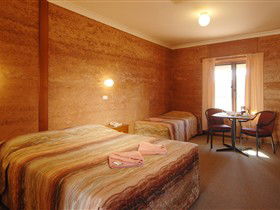 Mud Hut Motel - Sunshine Coast Tourism 1