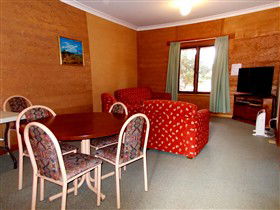 Mud Hut Motel - Sunshine Coast Tourism 2