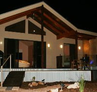 Pike River Luxury Villas - Sunshine Coast Tourism
