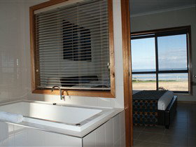 Port Vincent Caravan Park And Seaside Cabins - Sunshine Coast Tourism 3