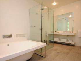 The Stirling Hotel - Sunshine Coast Tourism 2