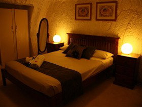 Underground Bed And Breakfast - Sunshine Coast Tourism 1