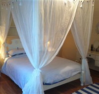 Victor Apartments - Cheri-On-Sea Apartment - Sunshine Coast Tourism