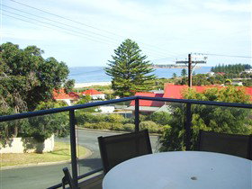 Victor Apartments - Surfs Up - Sunshine Coast Tourism 0