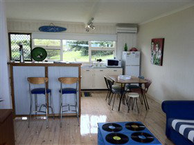 Victor Apartments - Surfs Up - Sunshine Coast Tourism 1