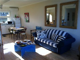 Victor Apartments - Surfs Up - Sunshine Coast Tourism 3