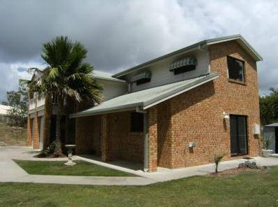 A Beach 'N Reef Motel - Sunshine Coast Tourism 1