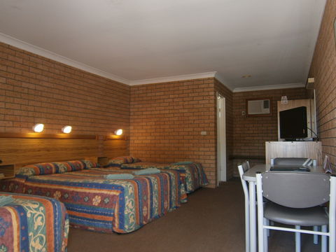 Aaron Inn Motel - Holiday Sunshine Coast 3