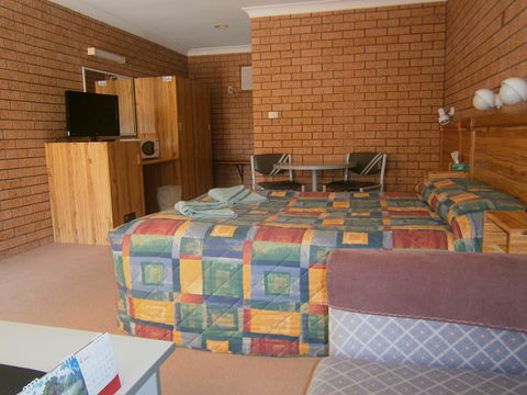 Aaron Inn Motel - Holiday Sunshine Coast 6