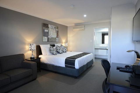 Aastro Dish Motor Inn - Holiday Sunshine Coast 0