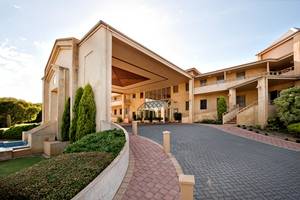 Abbey Beach Resort - Sunshine Coast Tourism 3