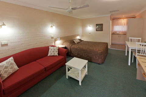 Abraham Lincoln Motel - Sunshine Coast Tourism 1