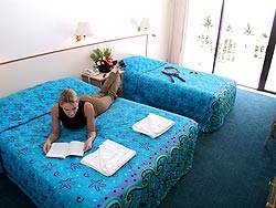 Acacia Court Hotel - Holiday Sunshine Coast 3