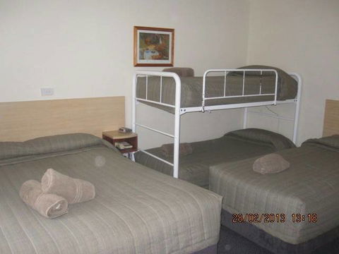 Acacia Motor Inn - Holiday Sunshine Coast 4