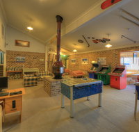 Acacia Snowy Motel - Sunshine Coast Tourism