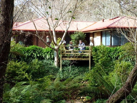Adelaide Hills Bed & Breakfast Accommodation - Holiday Sunshine Coast 1