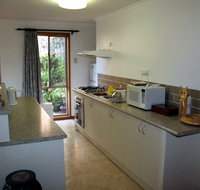 Adrienne's Place on the Hill - Sunshine Coast Tourism