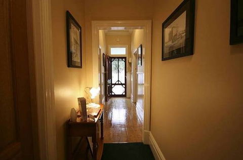 Airleigh Rose Cottage - Holiday Sunshine Coast 1