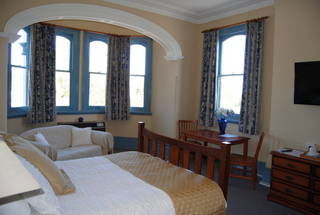 Airlie House Motor Inn - Holiday Sunshine Coast 1