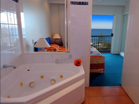 Alex Seaside Resort - Holiday Sunshine Coast 2