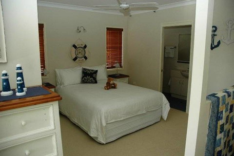 Alexander Lakeside Bed & Breakfast - Sunshine Coast Tourism 1