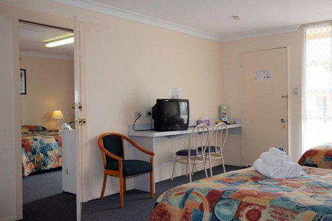 Alexander Motel & Peppercorn Restaurant - Sunshine Coast Tourism 5