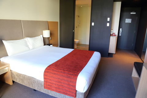 Alpha Hotel Eastern Creek - Holiday Sunshine Coast 3