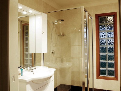 Alpine Lodges  - Sunshine Coast Tourism 2