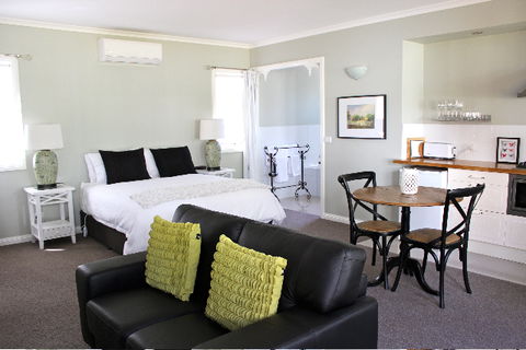 Amelina Cottages - Holiday Sunshine Coast 1