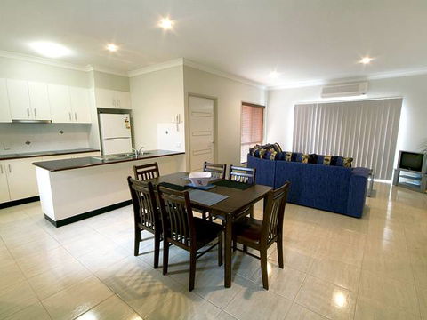 Annand Mews Serviced Apartments - Holiday Sunshine Coast 0