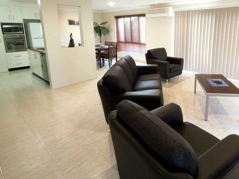 Annand Mews Serviced Apartments - Holiday Sunshine Coast 1