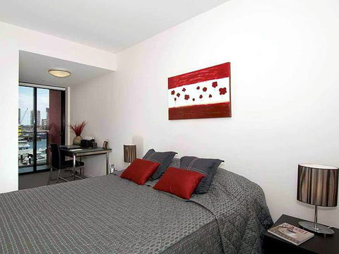 Apartments@Docklands - Holiday Sunshine Coast 1