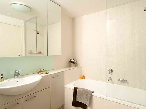 Apartments@Docklands - Holiday Sunshine Coast 2