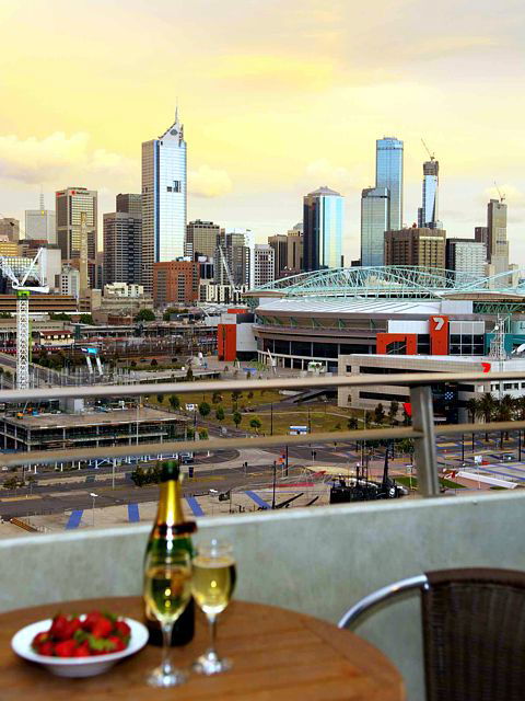 Apartments@Docklands - Holiday Sunshine Coast 3